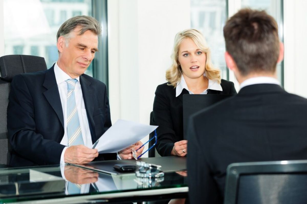 Essential Qualities of the Best Corporate Lawyers for Business Success